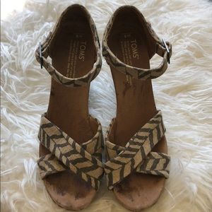Toms animal print wedge size 8